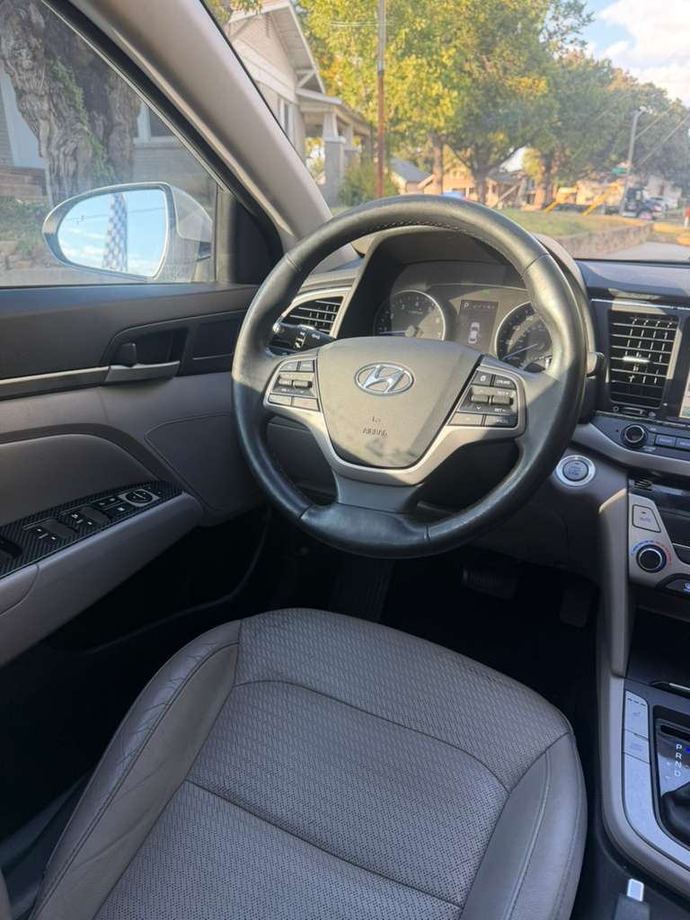 Hyundai ELANTRA LIMITED